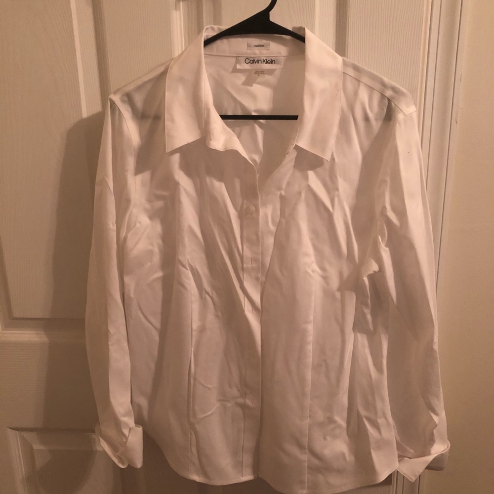 Button down blouse with collar.